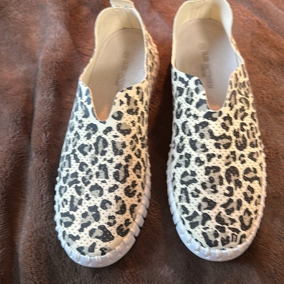 ILSE JACOBSEN Tulip Leopard Print Slip-On Shoes Sz 9 - Picture 2 of 11